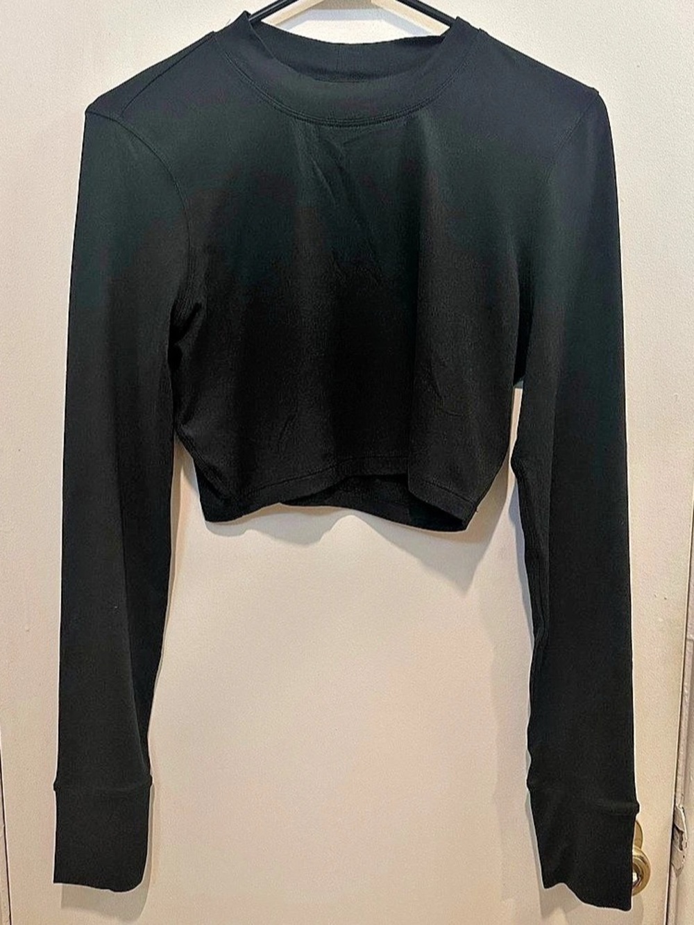 Vuori Long-Sleeve Lux Crop Tee Black Size Medium Like New